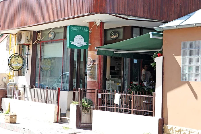 Claudiu, împreună cu fraţii săi, George şi Florin, deschisese o pizzerie în zona Floreasca