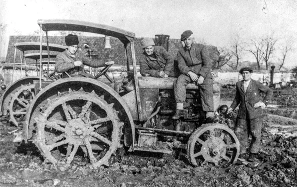 La școala de tractoriști, în 1958 (© Azopan CC BY-NC-ND 4.0)
