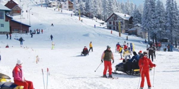 Botoşani: Botoşănenii aleg pârtiile de schi pentru vacanţa de iarnă