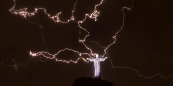 Fulger statuie Iisus Rio de Janeiro FOTO Mediafax/AFP