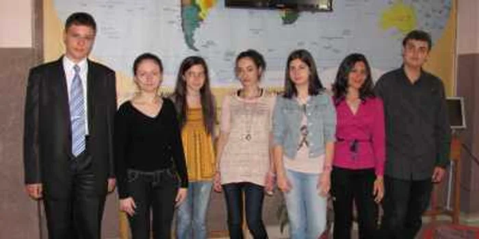 Andrei Ilie (primul din dreapta) este cel mai bun din ţară la Matematică