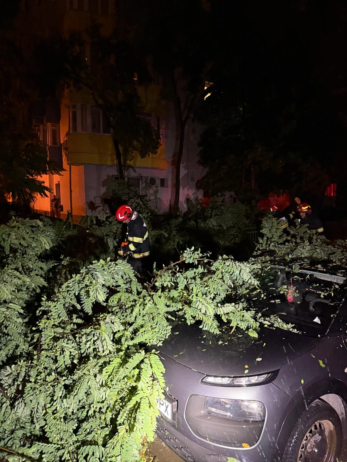 Asigurătorii au plătit peste 62 de milioane de lei pentru mașinile avariate de furtuni în 2025. Doar 10% dintre autovehicule au CASCO