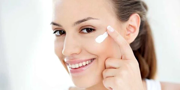aplicare crema fata