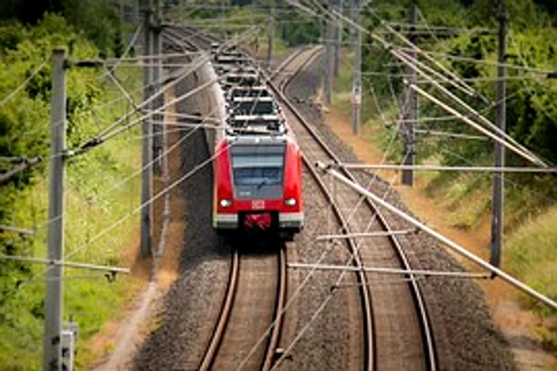 
    Un tren din Elveția a fost luat cu asalt de un bărbat înarmatFoto Pixabay  