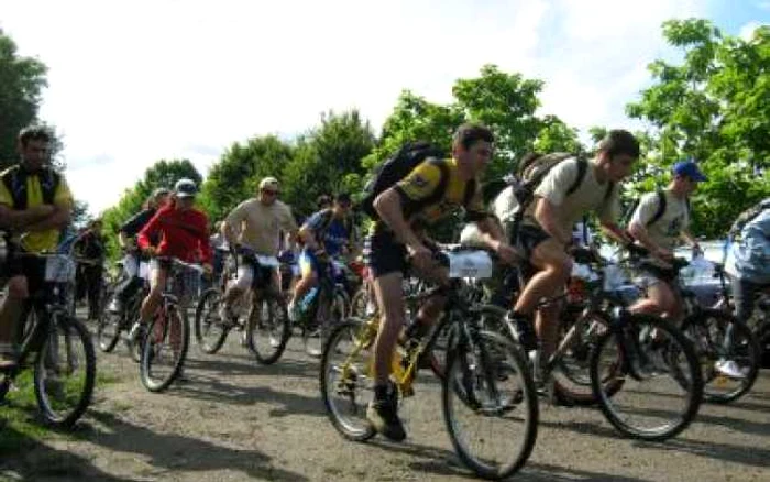 Cluj: Bicicliştii clujeni vor urca Calea Turzii cu autobuzul