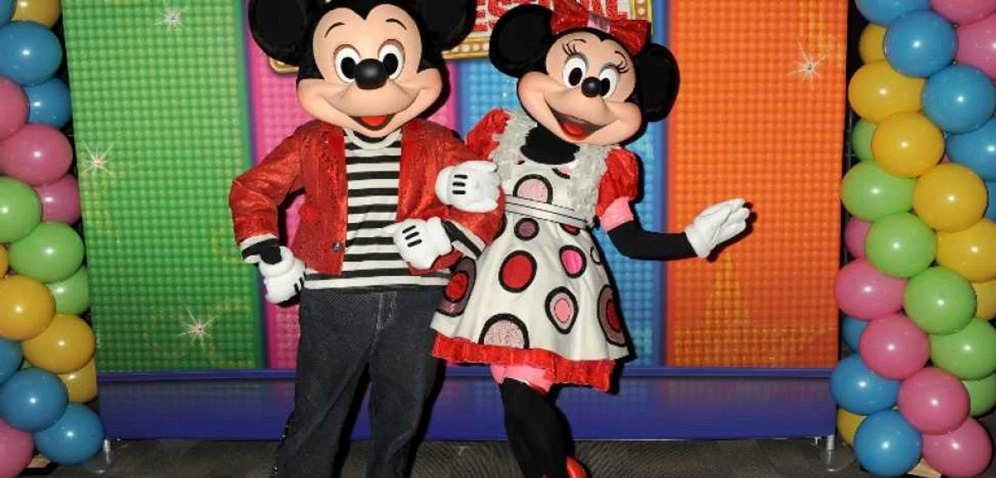 Mickey Mouse, alături de partenera sa, Minnie Mouse FOTO AFP