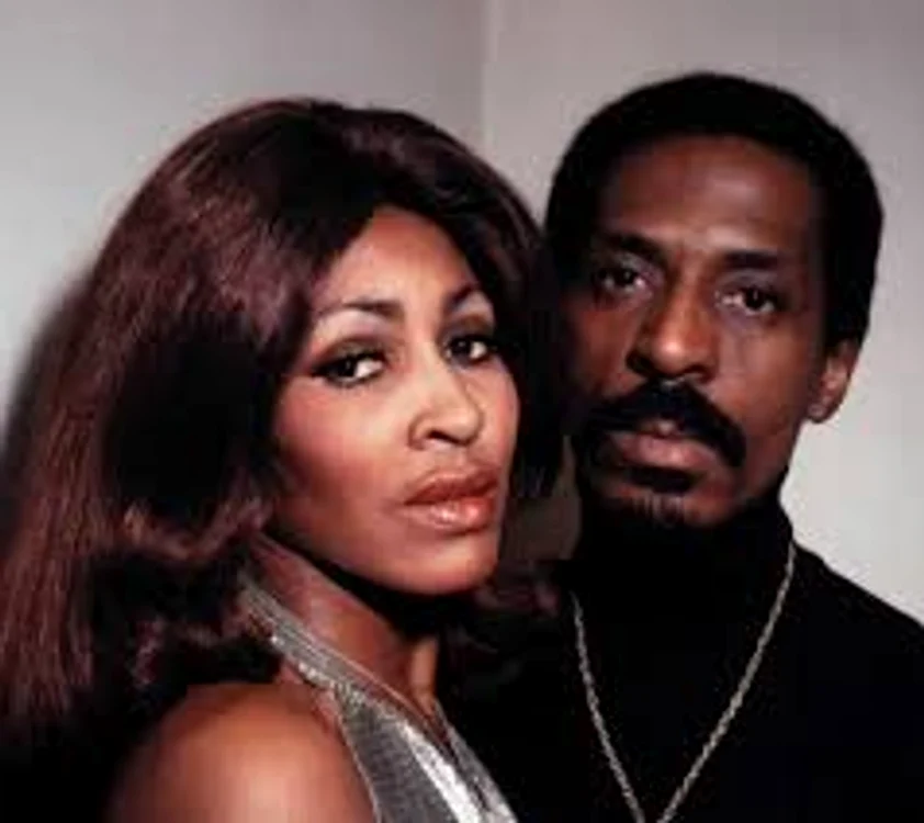 Ike Turner a fost un soţ abuziv care a bătut-o în repetate rânduri pe Tina 