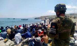 Migranţi Maroc enclava spaniolă Ceuta - 18 mai 2021 / FOTO EPA - EFE