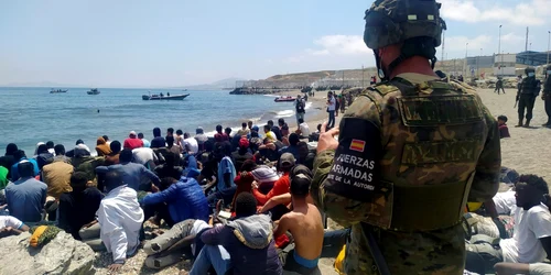 Migranţi Maroc enclava spaniolă Ceuta - 18 mai 2021 / FOTO EPA - EFE