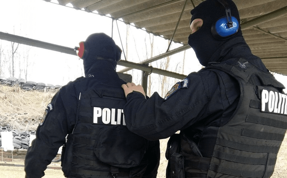 Membrii unei familii din Clejani au distrus mai multe curți din comună. Conflictul, aplanat de luptătorii SAS