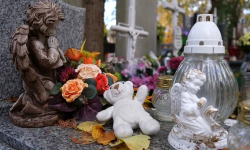 Cimitir, foto Shutterstock jpg