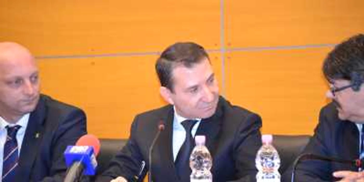 Romeo Stavarache propune un referendum pentru câinii fără stăpân dar şi o nouă taxă pentru posesorii de maşini. FOTO Mircea Merticariu