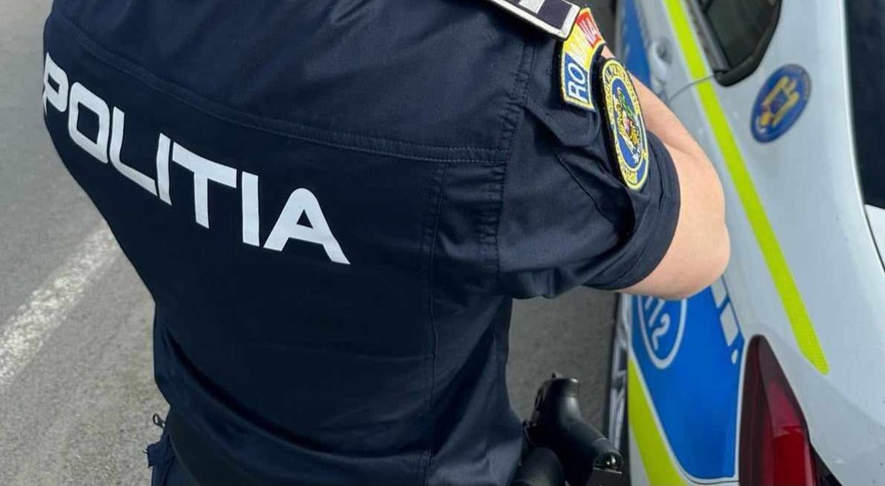 Polițist bătut în fața unui bar, băgat în spital. Agresorul, un tânăr de 25 de ani, a fost arestat 