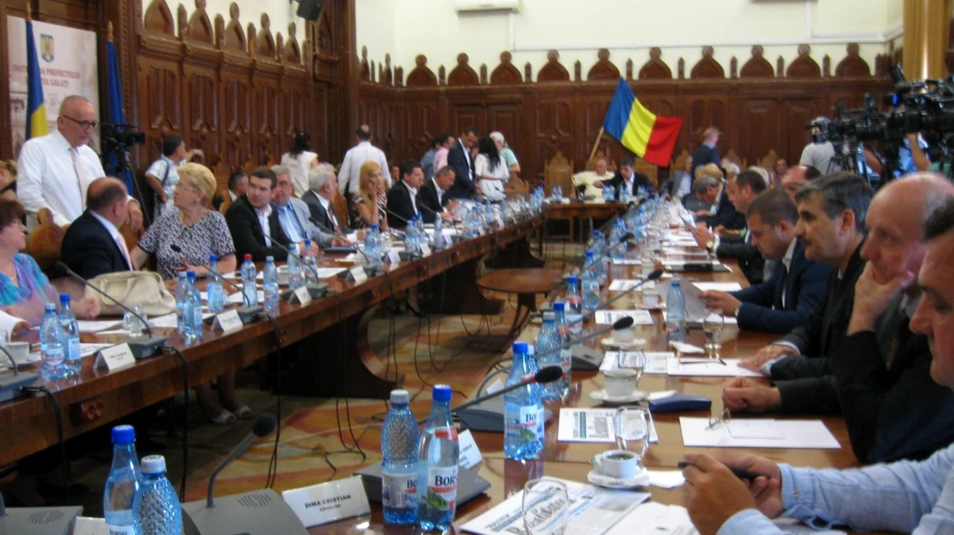 Doar 22 de consilieri judeţeni au participat la şedinţa de constituire a CJ Galaţi Foto: Valentin Trufaşu