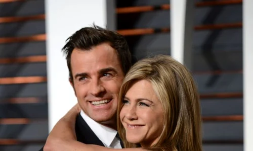 JENNIFER ANISTON + JUSTIN THEROUX hepta 18072 jpeg