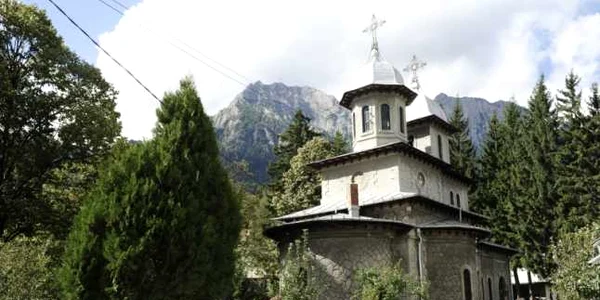 biserica busteni foto alpinexpert.ro