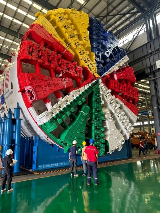 Utilajele TBM vor fi folosite în premieră în România / foto: Ionel Scrioșteanu/Facebook