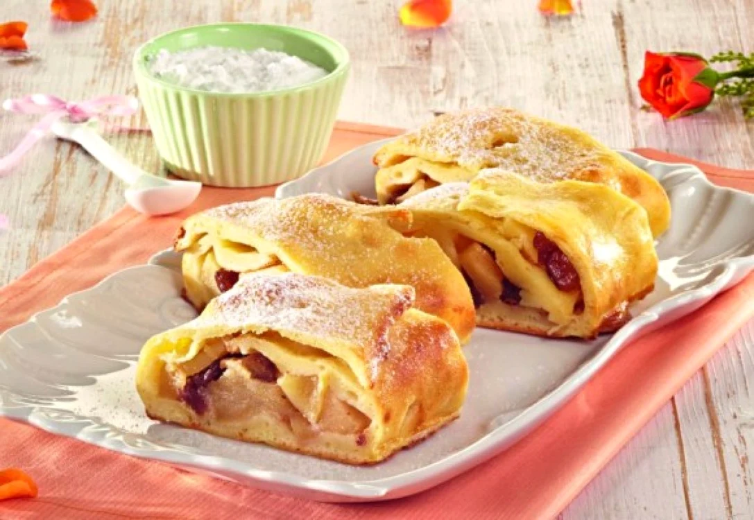 Vei vedea cât de simplu se prepară această plăcintă cu mere!