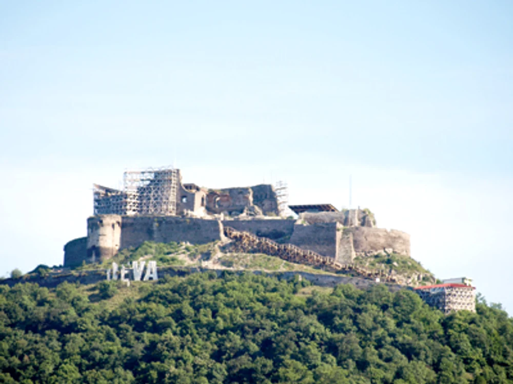 Hunedoara: Reclamă scumpă pentru Cetatea Devei