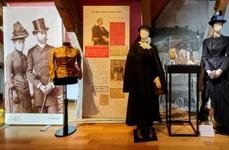 Expoziția temporară „Haina îl face pe om – Incursiune în codul vestimentar de odinioară” (foto: Facebook /  Muzeul de Etnografie Brașov)