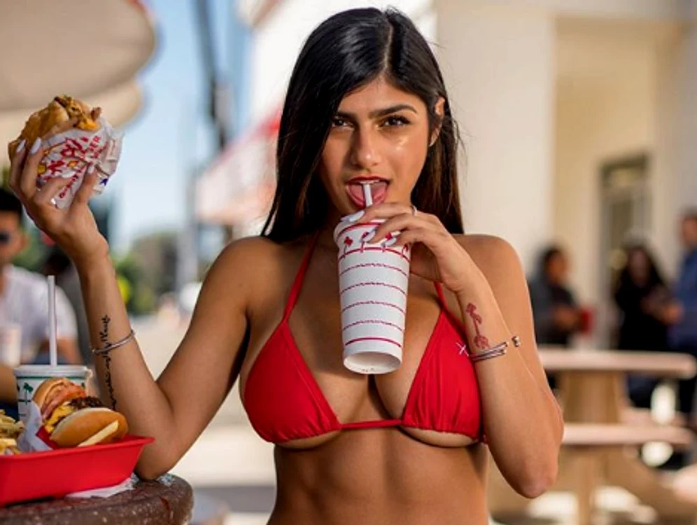 Actrița porno Mia Khalifa a încins imaginația a milioane de bărbați din întreaga lume. Mai putin a consilierului PSD Ionel Isac Tudorache care nu a recunoscut-o în poză