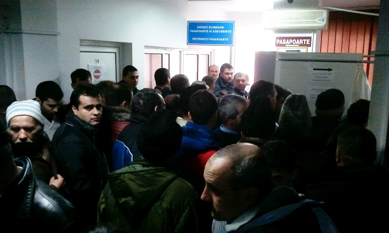 În această perioadă, peste două sute de permise auto sunt procesate zilnic                FOTO: Iulian Bunilă
