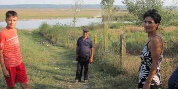 Proprietarii pot respira liniştiţi:parcul "în pantă" nu se va mai realiza pe terenul lor (foto:Oana Călin)
