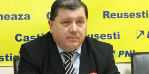 14 liberali au cerut schimbarea din funcţie a lui Adrian Semcu (foto: arhivă)