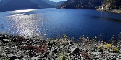 lacul gura apelor retezat foto daniel guta adevarul