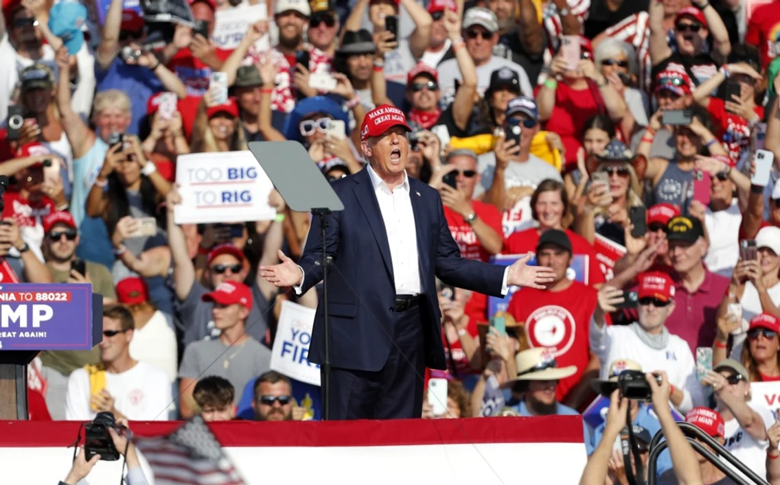 Donald Trump împușcat la un miting de campanie în Pennsylvania FOTO EPA-EFE