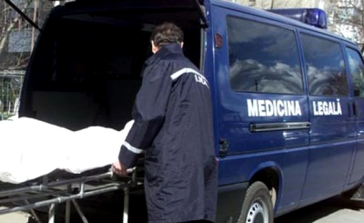 
    Cadavrele au fost preluate de Medicina legală, pentru autopsie (Foto: Arhivă)  