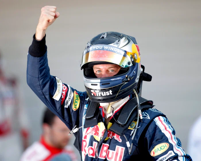 
    Vettel exultă după ce a terminat primul calificările  