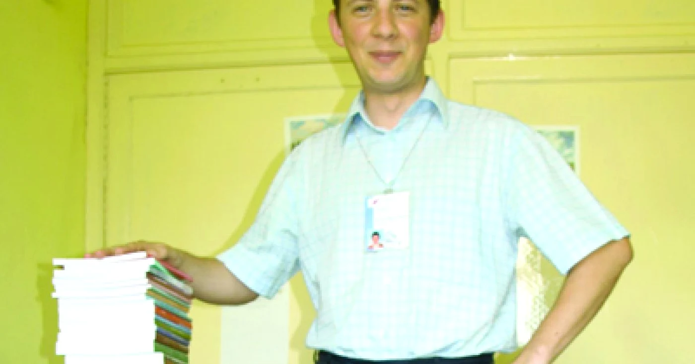 Hunedoara: Portret: Mircea Meseşan, omul care  aduce cartea