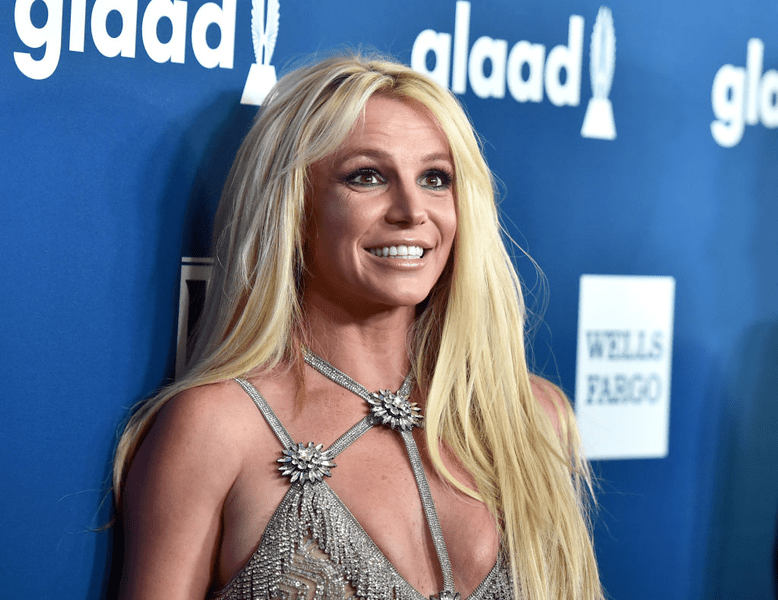 Britney Spears denunţă cei 13 ani de tutelă exercitaţi de familia sa