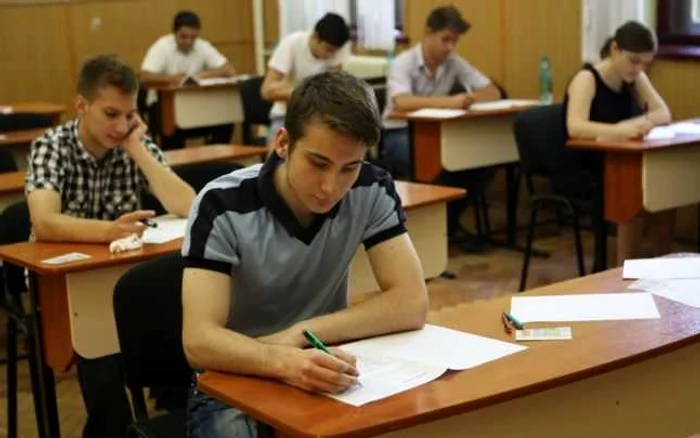 Elevii susţin mâine proba scrisă la limba şi literatura română