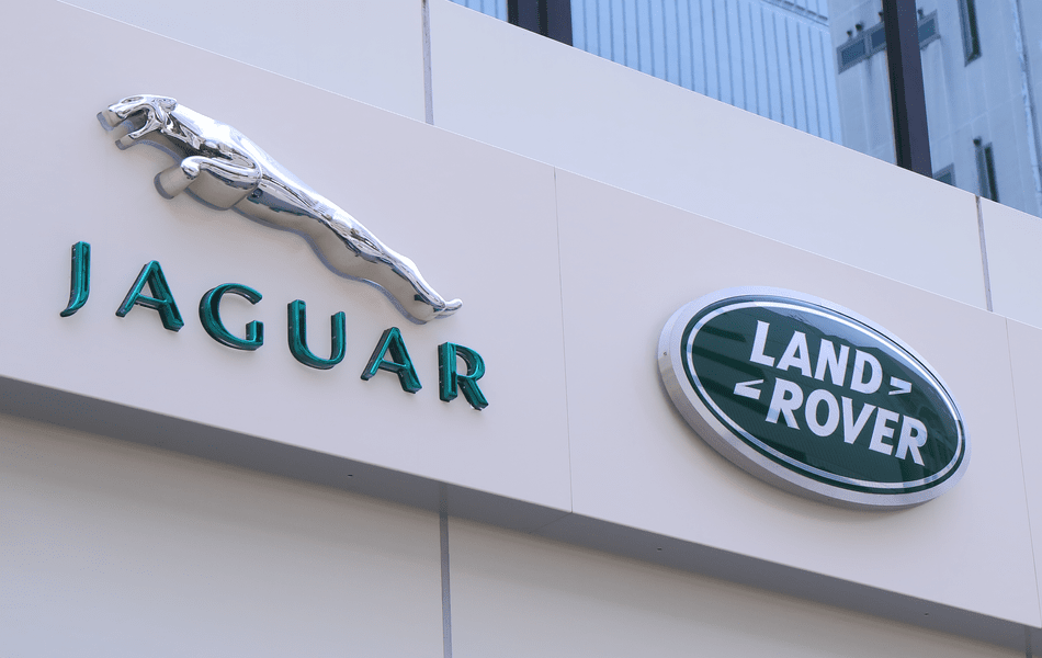 Jaguar Land Rover vrea să recruteze angajaţii concediaţi de Twitter şi Facebook