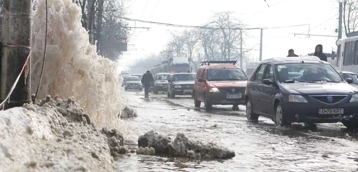 Din cauza gerului, conductele branşamentelor vechi şi neizolate se sparg