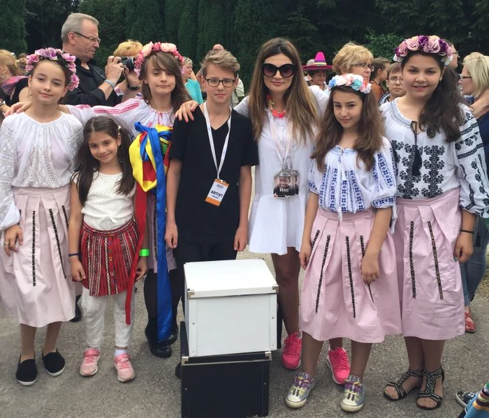 Ioana Ginghina a fost plecată o lună în Polonia şi a coordonat o echipă de şase copii-artişti