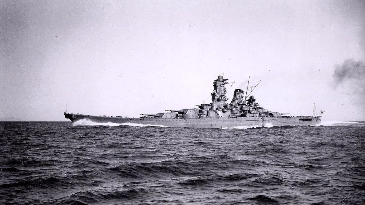 7 aprilie: Nava japoneză Yamato este scufundată de aviatia americana jpeg