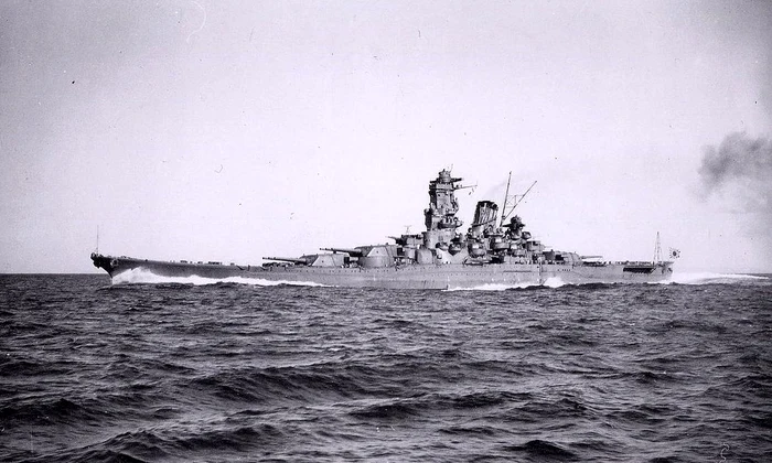 7 aprilie: Nava japoneză Yamato este scufundată de aviatia americana jpeg