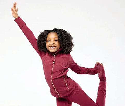 Phoenix Giselle Hicks predă yoga de când avea 5 ani