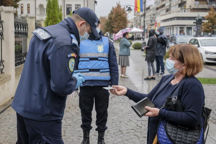 Din august, românii vor avea documente de identitate electronice. Imagine Inquam