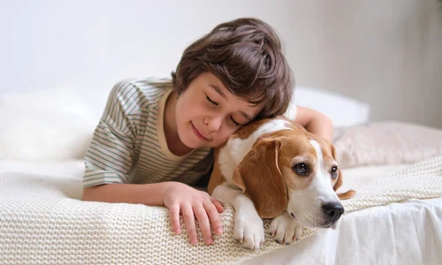 copil cu cățel  foto   Shutterstock jpg
