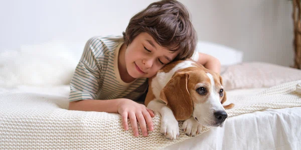 copil cu cățel foto Shutterstock jpg