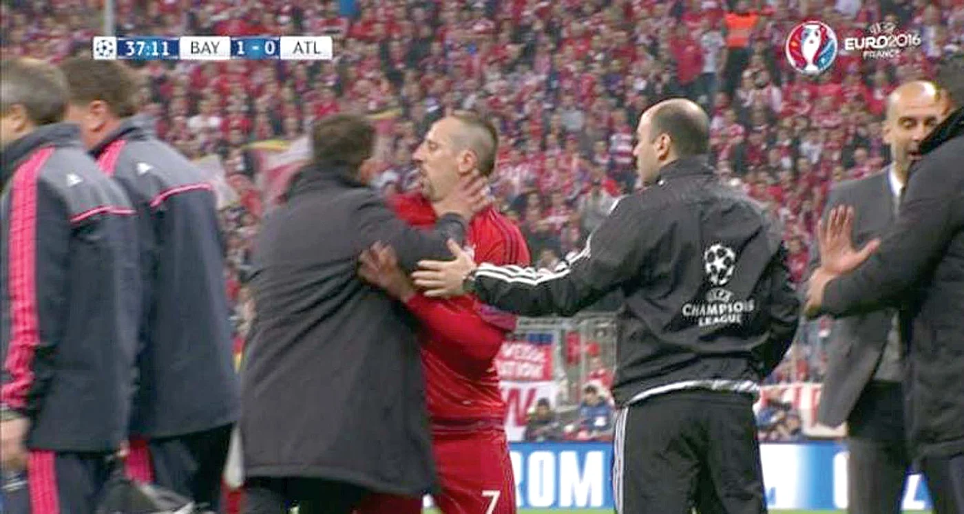 ... dar l-a luat de gât şi pe Ribery