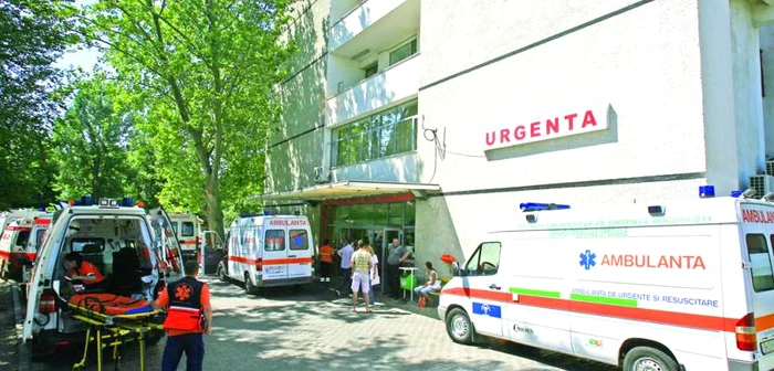 Pacienţii care riscă să-şi piardă cunoştinţa până vine ambulanţa sunt sfătuiţi să lase uşa deschisă FOTO Adevărul