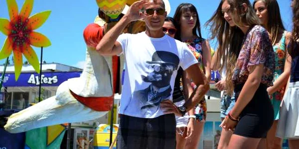 Radu Mazăre inspectează carele alegorice pentru Carnavalul Mamaia 2014 Foto Adrian Boioglu