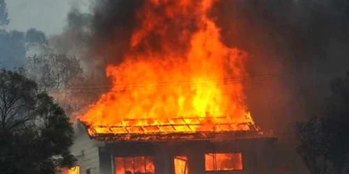 Casa a fost mistuită de flăcări