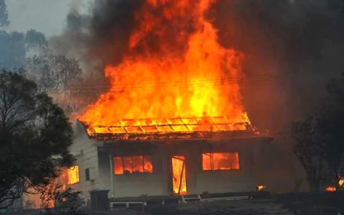 Casa a fost mistuită de flăcări