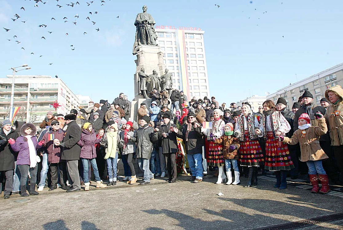Românii se strâng an de an la Iaşi şi fac hora uniriifoto: Click!